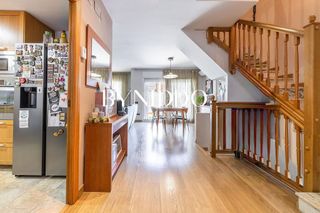 Casa adosada en venta en La Teixonera en Barcelona