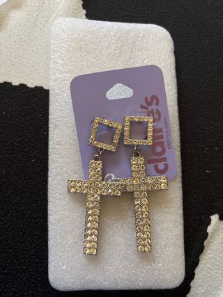 Pendientes largos cruz Claire's