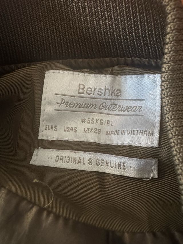Cazadora Bomber Bershka niña Talla S (10-12 años)