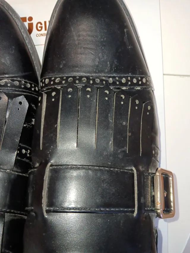 Zapatos MNG negros abotinados