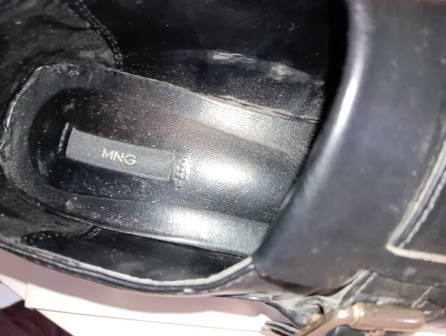 Zapatos MNG negros abotinados