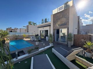Chalet en venta en Campos de Golf - Villa Martin - Los Dolses en Orihuela