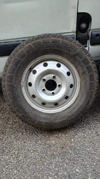 2 Ruedas con Llantas 225/75 R16 C, Michelin