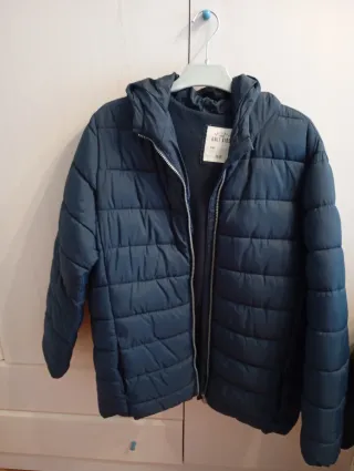Cazadora acolchada azul marino