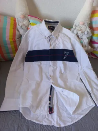 Camisa de caballero blanca con detalles