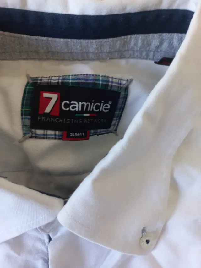 Camisa de caballero blanca con detalles