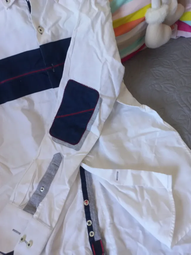 Camisa de caballero blanca con detalles