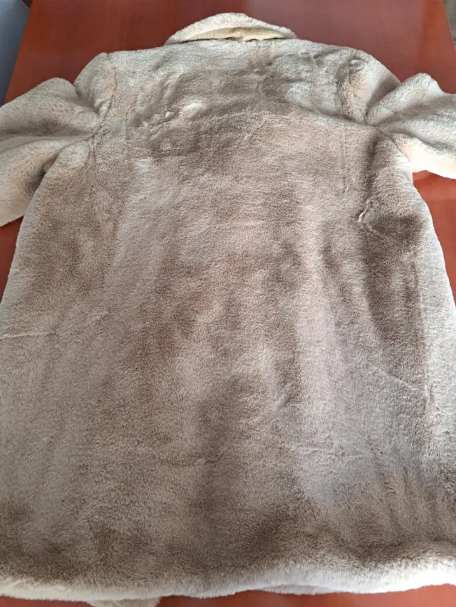 Abrigo pelo sintético beige Springfield Talla L