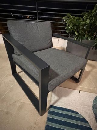 Salotto esterno: 2 poltrone, divano, tavolino