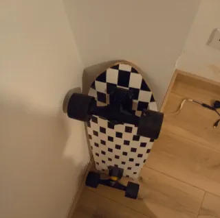 Skate Longboard Diseño Cuadros Blanco y Negro