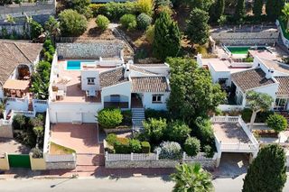 Chalet en venta en El Faro de Calaburra - Chaparral en Mijas