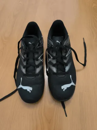Botas de fútbol multitacos Puma negras