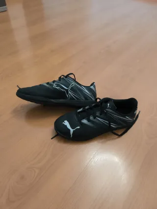 Botas de fútbol multitacos Puma negras