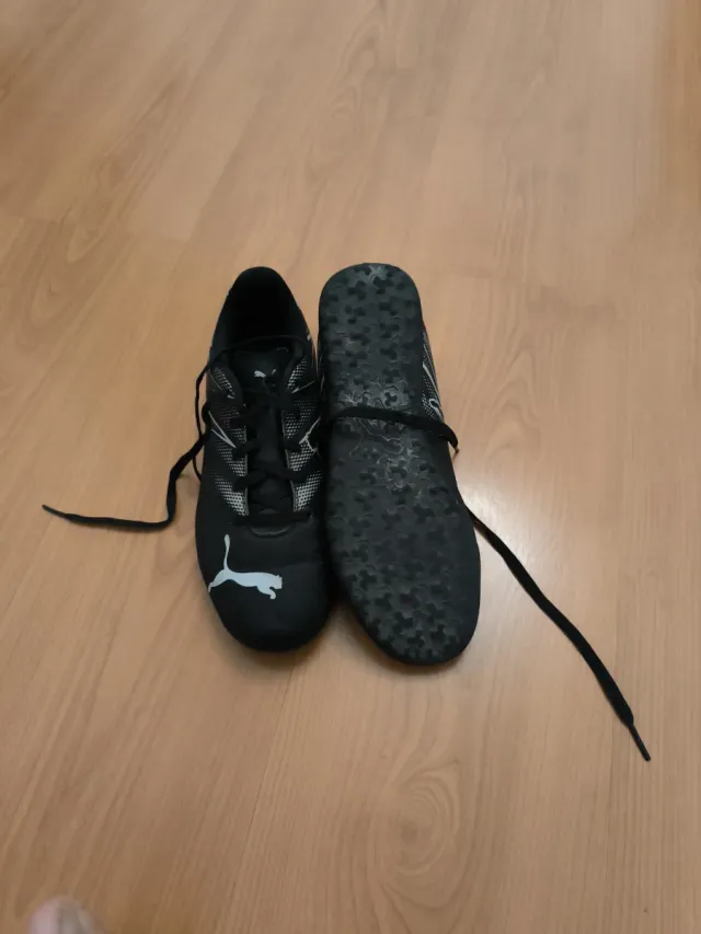 Botas de fútbol multitacos Puma negras