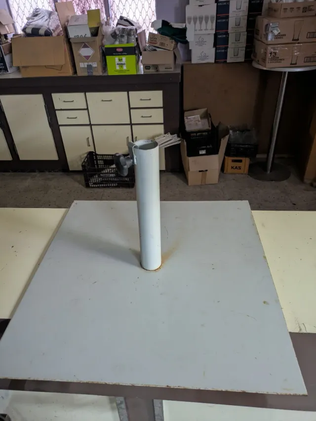 Base para sombrilla de hierro .40€ ud 150€ las 5 u