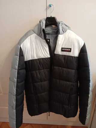 Cazadora McKenzie Negra, Gris y Blanca poco uso