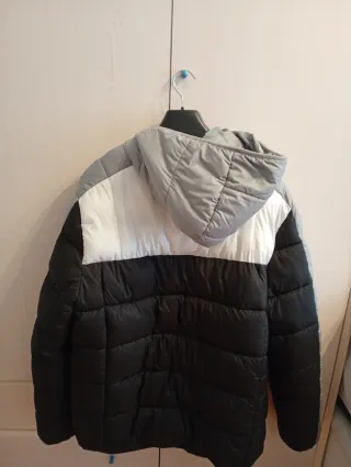 Cazadora McKenzie Negra, Gris y Blanca poco uso