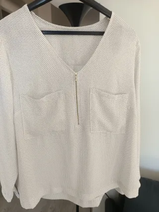 Blusa Mango Talla S Blanca con topos negros Nueva!