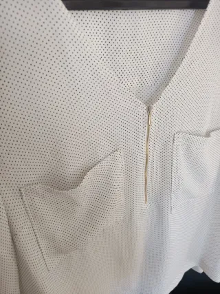 Blusa Mango Talla S Blanca con topos negros Nueva!