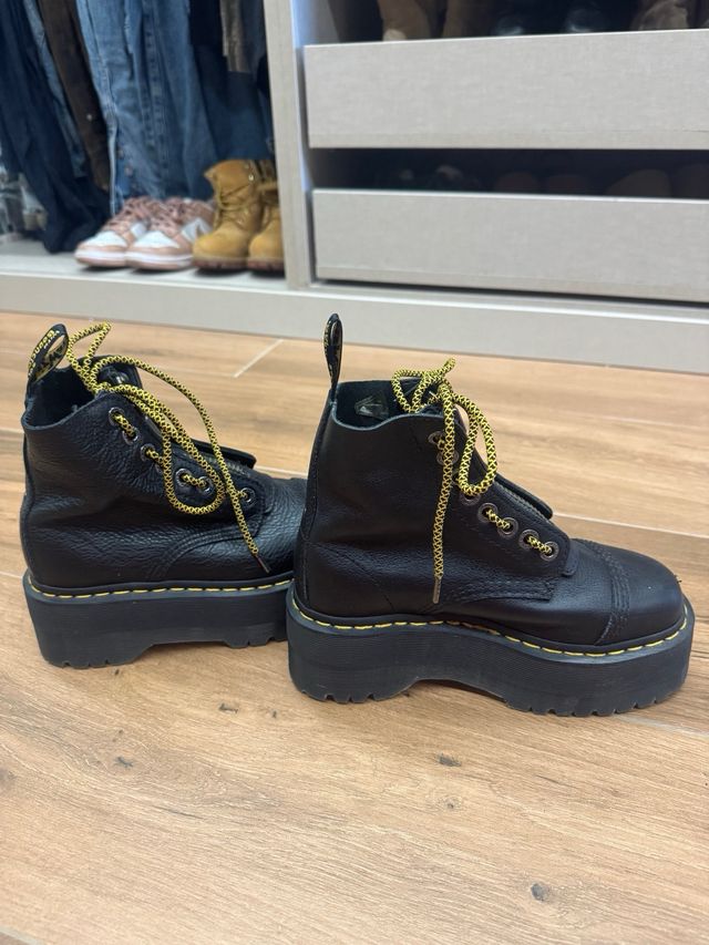Botas Dr. Martens Sinclair Piel Negra Plataforma