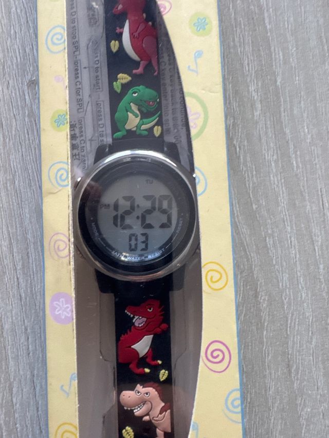 Reloj infantil digital con dibujos de dinosaurios