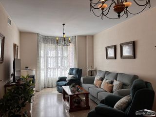 Casa adosada en venta en Lucena