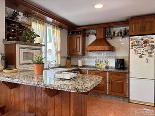 Casa adosada en venta en Lucena