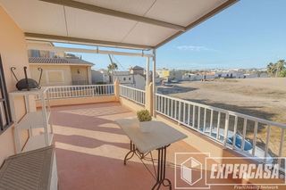 Casa adosada en venta en Alameda Park en Manises