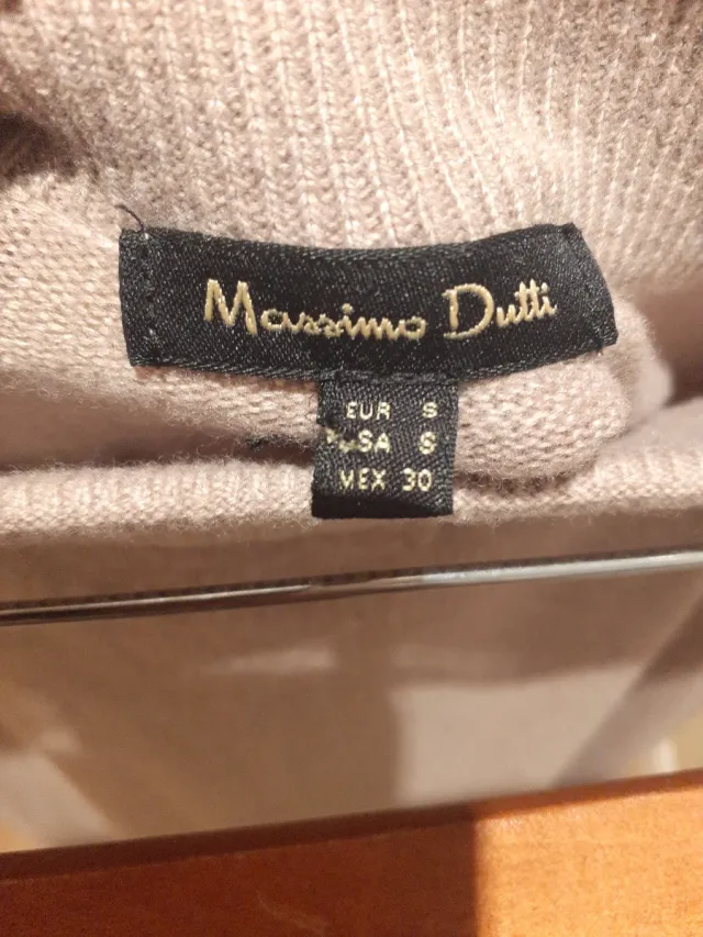 Falda larga beige cintura elástica.