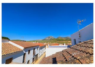 Casa adosada en venta en Alcaudete