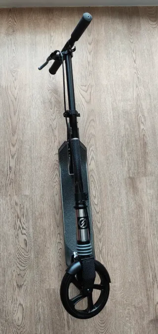 Patinete Oxelo MID9 de Decathlon.  (Plegable) Gris