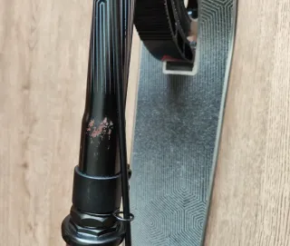 Patinete Oxelo MID9 de Decathlon.  (Plegable) Gris