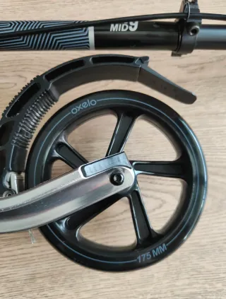 Patinete Oxelo MID9 de Decathlon.  (Plegable) Gris