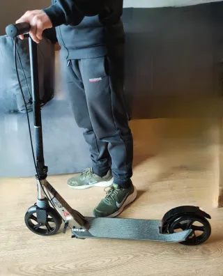 Patinete Oxelo MID9 de Decathlon.  (Plegable) Gris