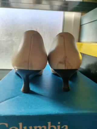 Zapatos tacón bajo beige