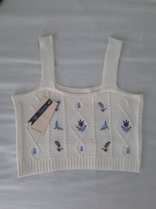 Top sin mangas. Nuevo sin estrenar y con etiqueta.