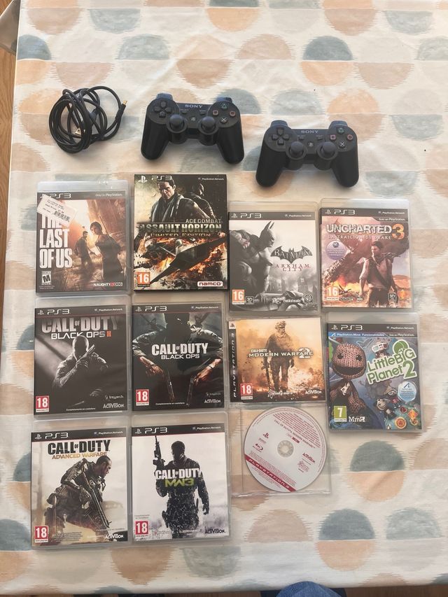 Consola PS3 con 2 mandos y 10 juegos