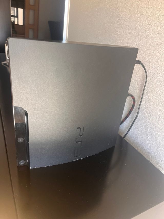 Consola PS3 con 2 mandos y 10 juegos
