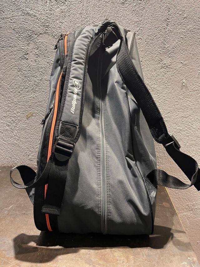 Pack pala pádel BlackCrown + mochila Bullnpadel.