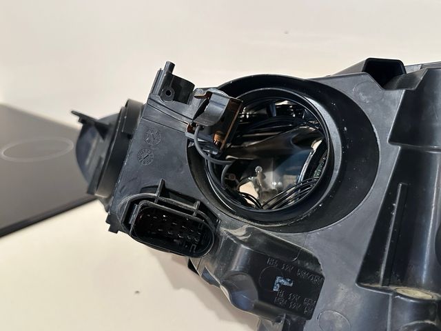 Faro delantero derecho Ford Focus MK3