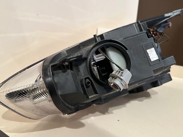 Faro delantero derecho Ford Focus MK3