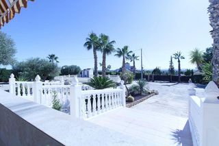 Chalet en venta en Peña de las Águilas en Elche