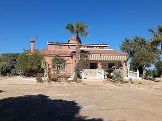Chalet en venta en Peña de las Águilas en Elche