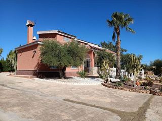 Chalet en venta en Peña de las Águilas en Elche