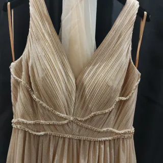 Vestido dorado para fiestas y bodas