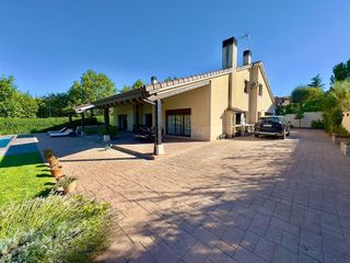 Chalet en venta en Cabanillas del Campo