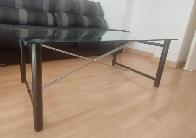 Mesita de centro cristal y metal