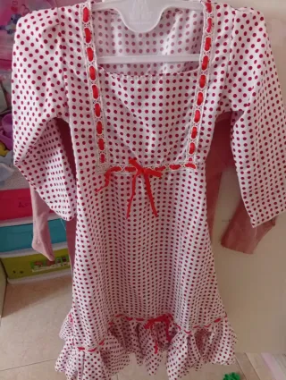 Traje niña chulapa rojo y blanco Sólo un uso.
