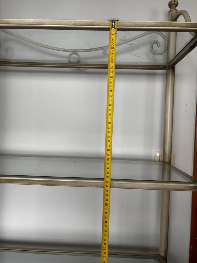 Estantería de forja con cristales