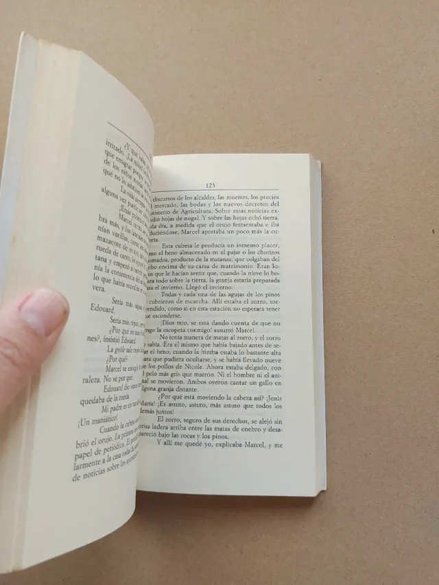 PUERCA TIERRA ALI (LITERATURAS) (Spanish Edition)